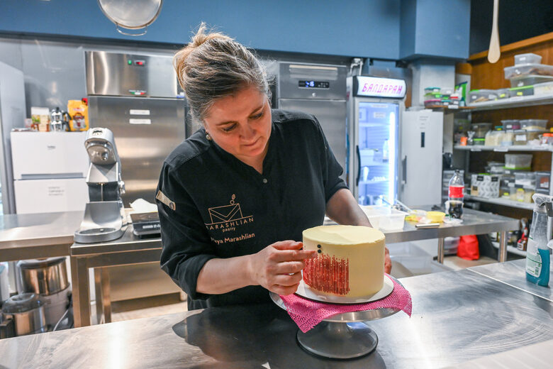 "Декадентска" и за "Дневник": Marashlian pastry, които обръщат живота в торти "Декадентска" и за "Дневник": Marashlian pastry, които обръщат живота в торти