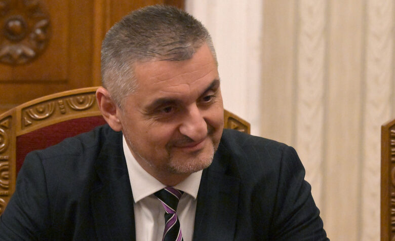 "Да не прави лични драми, когато бъде сменен": Кирил Добрев начерта профила на бъдещия председател