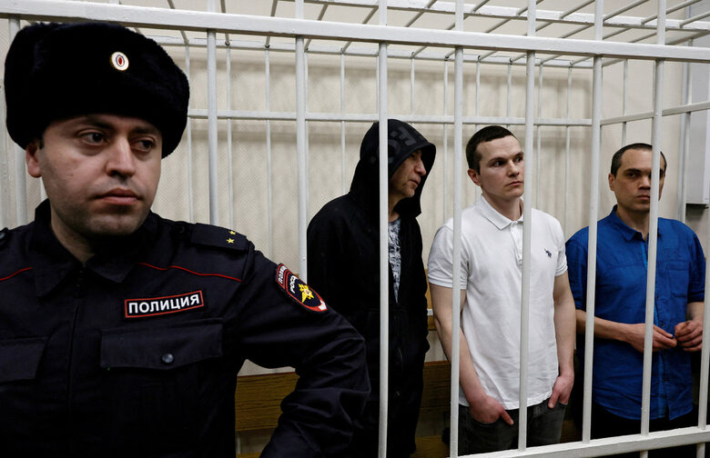 Русия преследва поддръжници на Навални една година след смъртта му