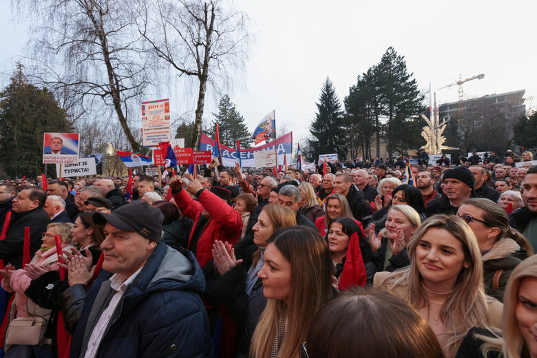 Съд извади Додик от политиката, той повика Вучич и обяви независимост от съда и службите на Босна