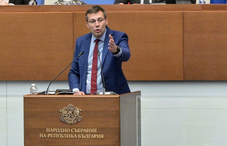 Костадинов обяви, че той е народът, а парламентът осъди с декларация поведението на "Възраждане"