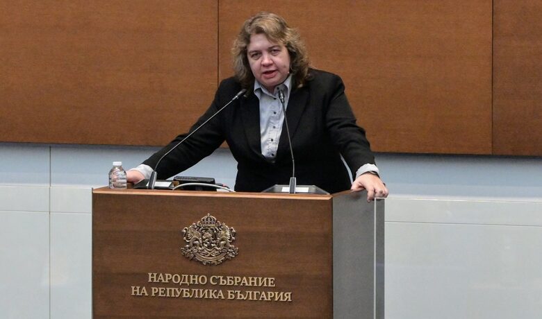 Костадинов обяви, че той е народът, а парламентът осъди с декларация поведението на "Възраждане"
