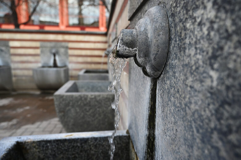 Иво Анев, икономист: София излива дневно над 700 000 литра минерална вода в канализацията