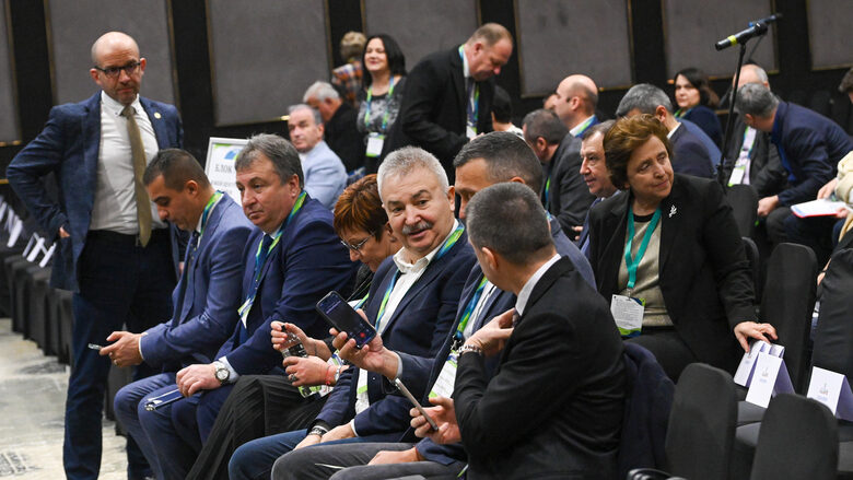Кметове от цялата страна обсъждаха с централната власт парливите въпроси на общините. Кметове от цялата страна обсъждаха с централната власт парливите въпроси на общините.
