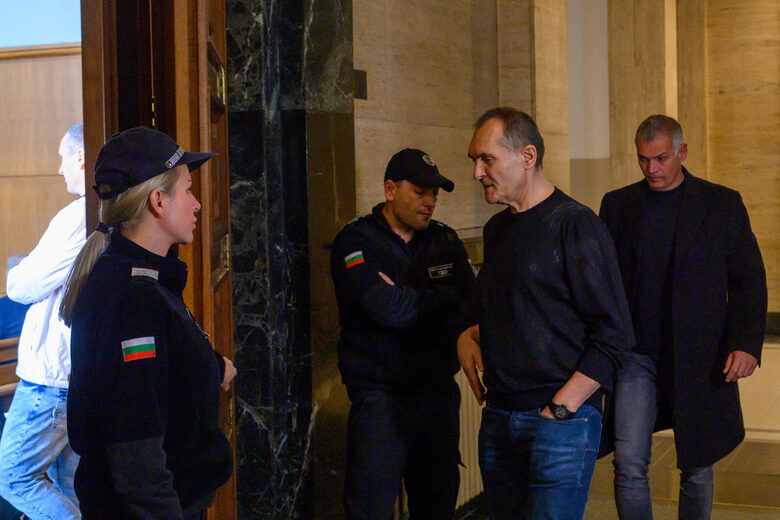 Васил Божков на влизане в съдебната зала