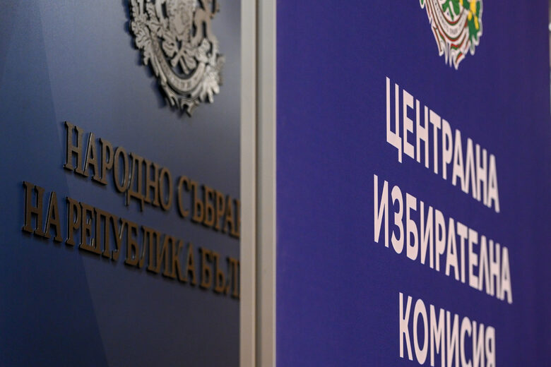 Поискани оставки, протест и обвинения за преврат от "прокуратурата на Пеевски"