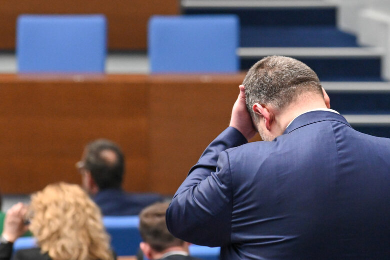 "Кой изяде бюлетините": Парламентът обмисля да изслуша всички вещи лица по конституционното дело