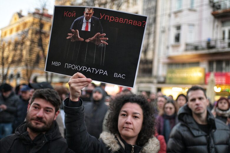 Васил Божков се включи в протеста срещу Пеевски