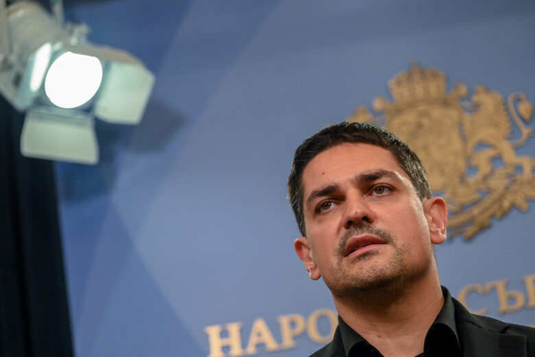 Радостин Василев: Записвам и този разговор.