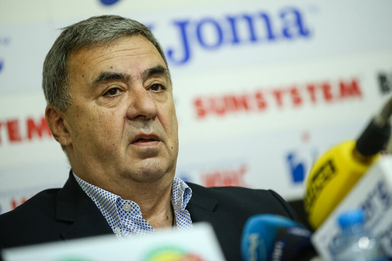 Антъни Иванов смята, че докато Аврамчев е на власт, ситуацията в плувната федерация няма да се подобри. Антъни Иванов смята, че докато Аврамчев е на власт, ситуацията в плувната федерация няма да се подобри.
