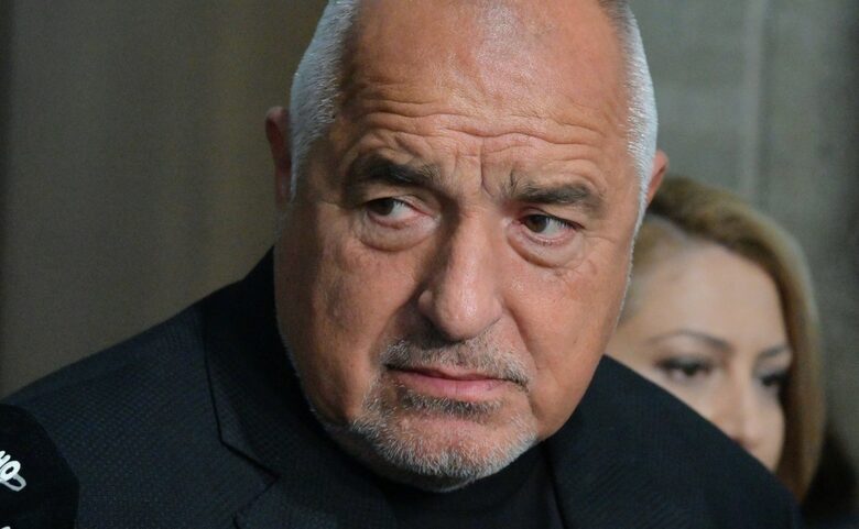 Делян Пеевски се готви да влезе в управлението през задния вход