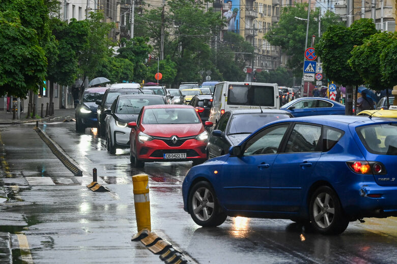 В петък пътуването с автомобил беше предизвикателство.