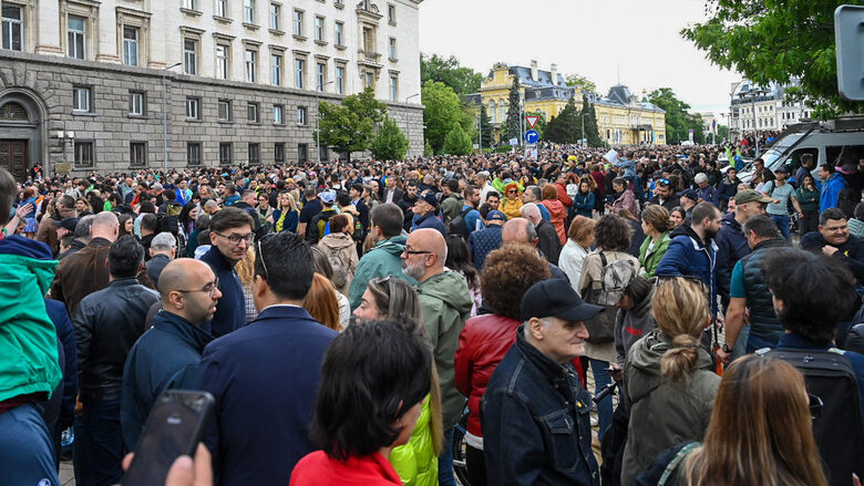 Терзиев към събралите се в негова подкрепа: Нашата битка е тежка и самотна