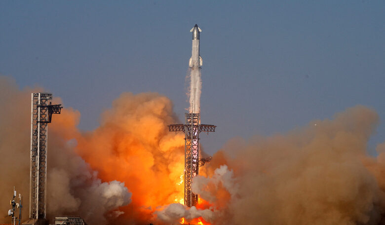SpaceX загуби контакт със 70-метровия ускорител на долния етап по време на спускането му, преди той да се потопи в морето, вместо да извърши контролираното кацане, планирано от компанията SpaceX загуби контакт със 70-метровия ускорител на долния етап по време на спускането му, преди той да се потопи в морето, вместо да извърши контролираното кацане, планирано от компанията