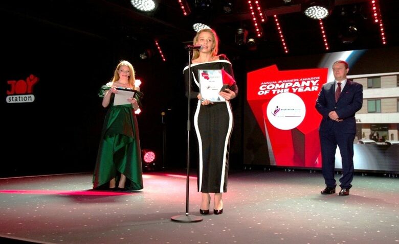 "Тази награда ни мотивира да продължим да се развиваме и да бъдем още по-добри", заяви административният директор Вили Пеева-Пападопулу. "Тази награда ни мотивира да продължим да се развиваме и да бъдем още по-добри", заяви административният директор Вили Пеева-Пападопулу.