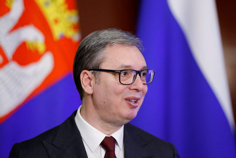 Сръбският държавен глава е върховен главнокомандващ на сръбските въоръжени сили и председател на Съвета за национална сигурност. Вучич заяви вчера, че износът на боеприпаси от Сърбия е напълно спрян и че боеприпасите вече отиват само до местни казарми и складове Сръбският държавен глава е върховен главнокомандващ на сръбските въоръжени сили и председател на Съвета за национална сигурност. Вучич заяви вчера, че износът на боеприпаси от Сърбия е напълно спрян и че боеприпасите вече отиват само до местни казарми и складове