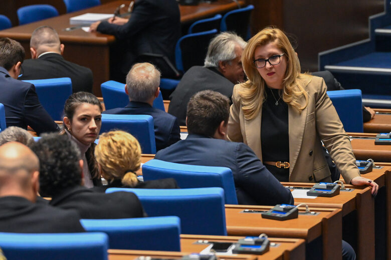 Татяна Султанова - Сивева на заседание в парламента.