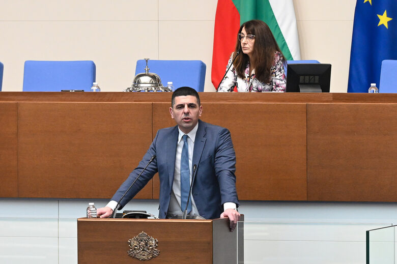 Според Мирчев антикорупционната комисия се държи като луд с картечница