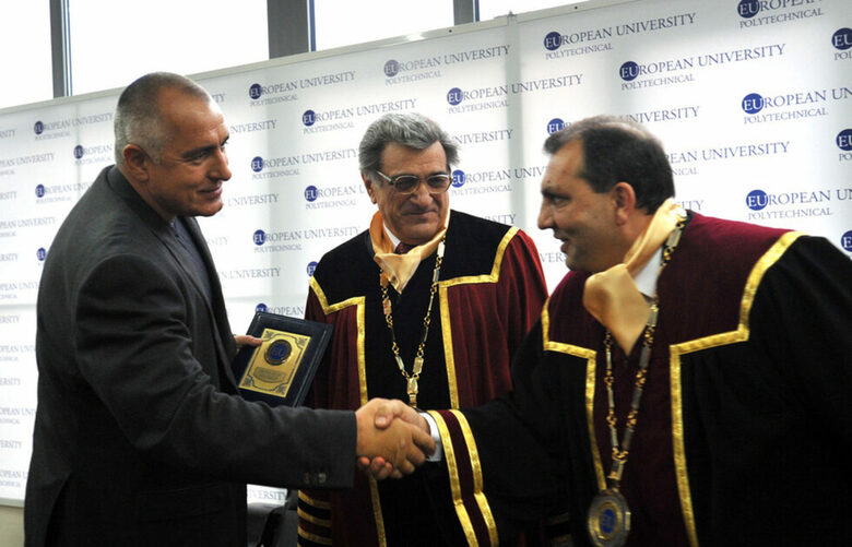 Фиктивни студенти и преподавател, който не знае, че е преподавател: как работи Пернишкият университет