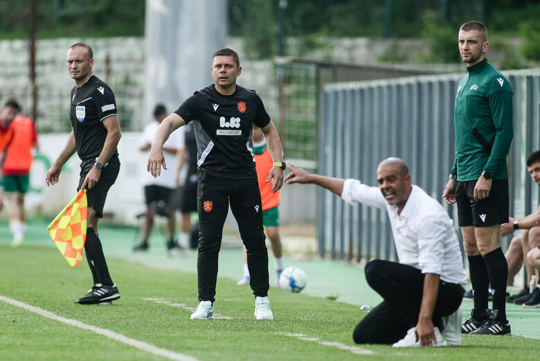 Селекционерът на България (U21) Александър Димитров вече е разговарял с Полендаков след трансфера, но не са обсъждали плановете за предстоящите квалификации.