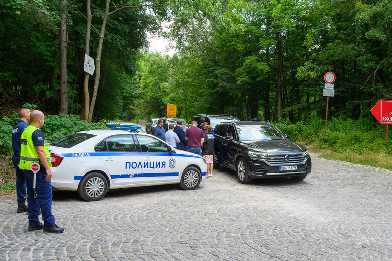 Цялото ръководство на полицията и на Софийската градска прокуратура се събра на мястото на убийството на Алексей Петров преди 2 години.
