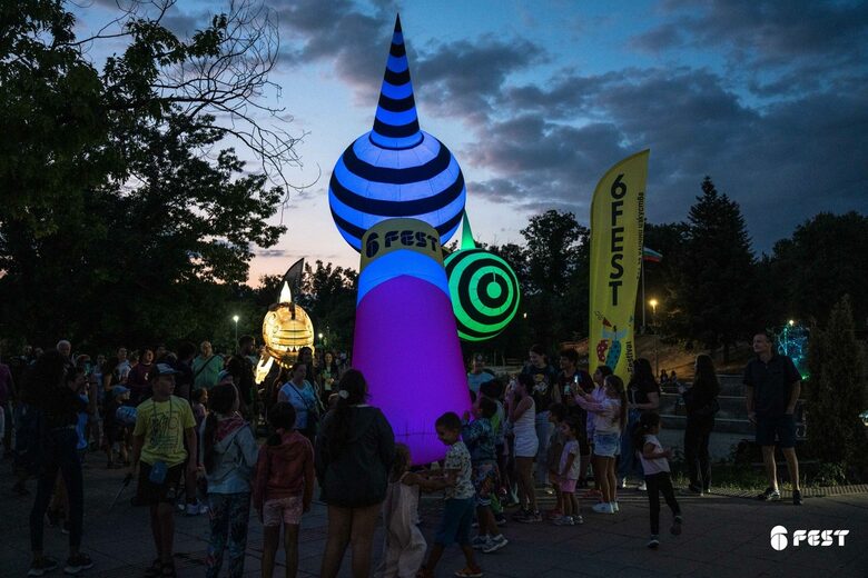 Куклите на 6Fest от светлинното шествие "Карнавал с 6Fest в парка"