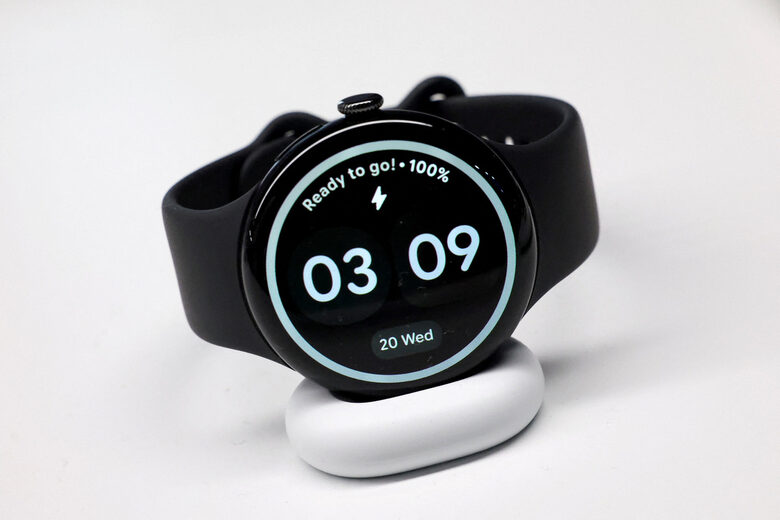 "Гугъл" има нова версия на смарт часовника Pixel Watch 4 и на безжичните слушалки Pixel Buds 2a. В същото време по-скъпите слушалки Pixel Buds Pro 2 имат само нов цвят