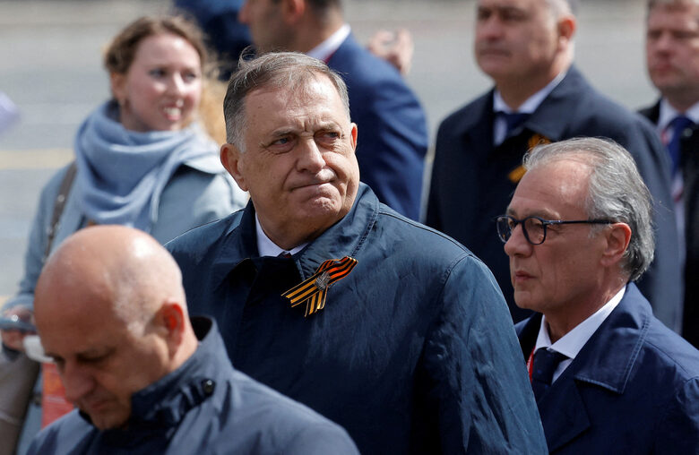 На 4 септември в Будапеща Сиярто нарече Додик "президент", подчертавайки, че "Унгария уважава волята на избирателите", и заяви, че "нито Брюксел, нито други трябва да определят бъдещето на РС".