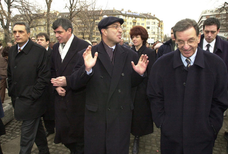 Годината е 1997г. Отляво надясно - Иван Костов, Стефан Софиянски, Петър Стоянов и Йордан Соколов Годината е 1997г. Отляво надясно - Иван Костов, Стефан Софиянски, Петър Стоянов и Йордан Соколов