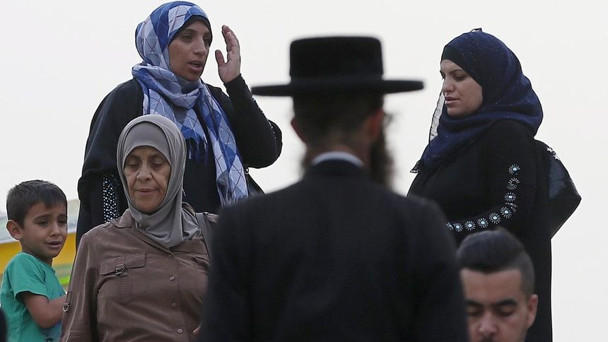 Евреите и арабите в Израел са се изравнили по численост