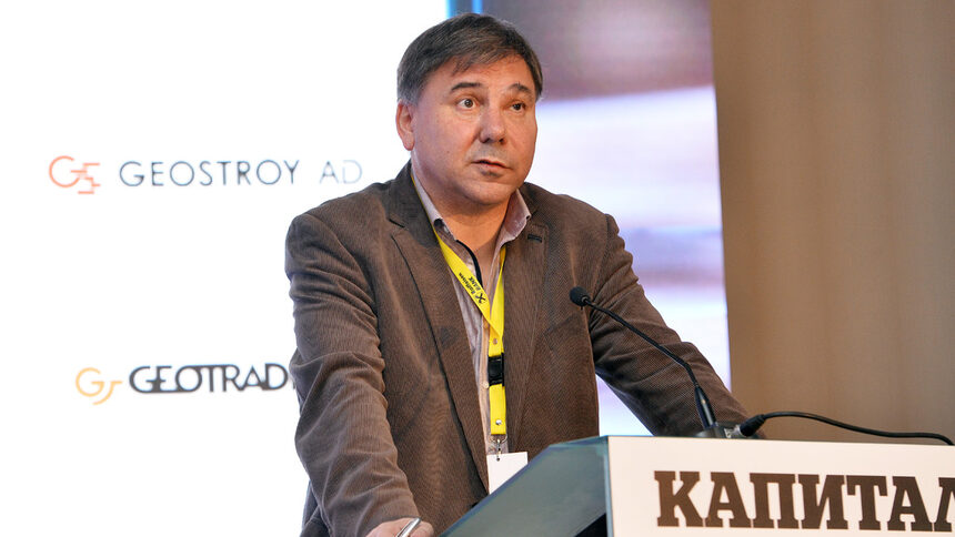 Иван Кръстев