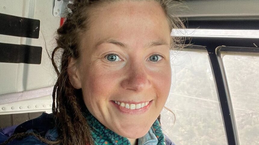 Kvinne som jager Nirmal Purja-rekorder klatrer to åtte tusen på 9 timer