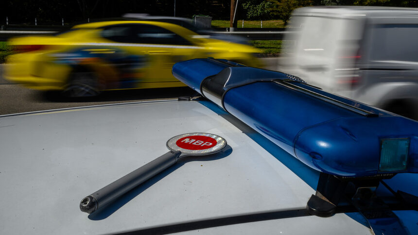  Задържан е моторист, блъснал служител на реда и избягал 