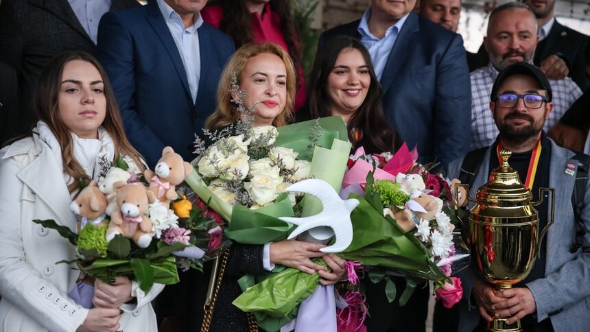 La Fédération bulgare des échecs, nouvellement acceptée par la FIDE, a également reçu une invitation à participer à l'équipe européenne, où les joueuses d'échecs ont remporté le titre.