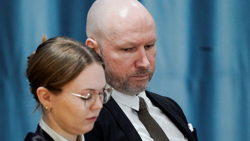 Breivik satt passivt i rettssalen og lot advokater presentere saken hans. Han skal snakke med dommeren i morgen