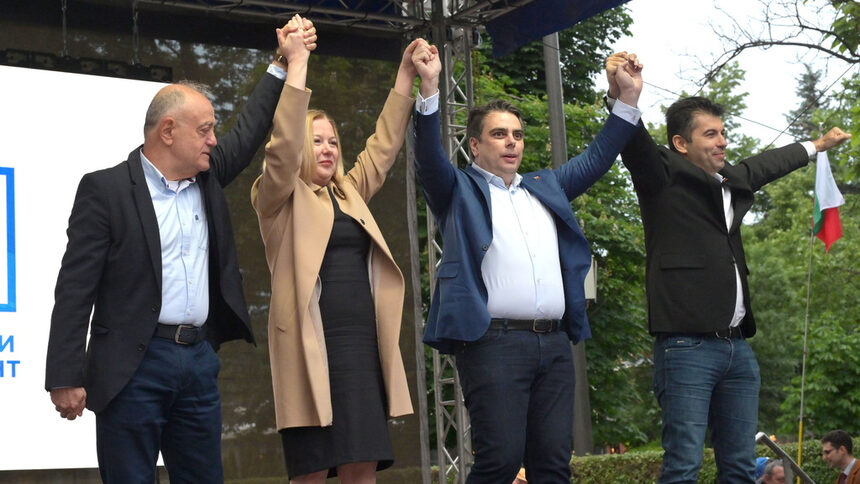 Коалицията попадна в точка, от която могат да продължат нататък само след основен имиджов ремонт.