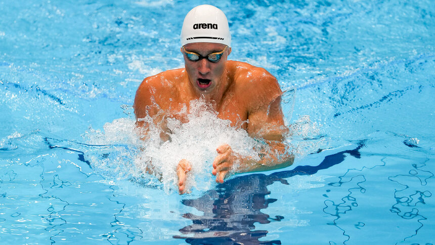 Любомир Епитропов влезе в полуфиналите на 200 метра бруст