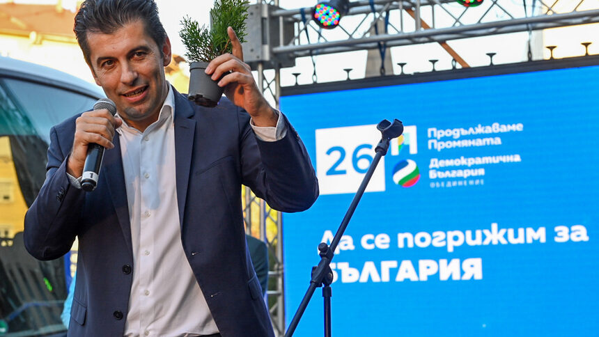 Съпредседателят на "Продължаваме промяната" Кирил Петков обяви, че ще раздадат хиляди "фиданки" в кампанията
