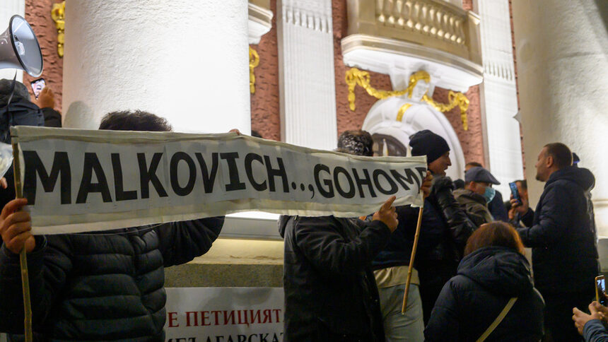 Още снимки от протеста разгледайте в <a href="https://www.dnevnik.bg/photos/2024/11/07/4700071_fotogaleriia_nacionalisti_provaliha_jelanieto_na/" target="_blank">галерията</a>