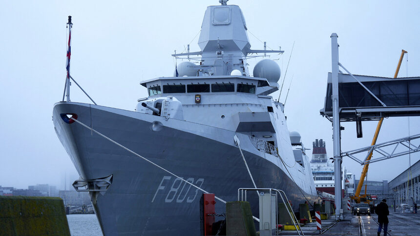 Флагманската фрегата на НАТО Tromp, част от мисията Baltic Sentry 2025 за увеличаване на присъствието на НАТО в Балтийско море и подобряване на сигурността на подводната критична инфраструктура.