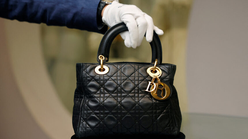 Чантата Lady Dior