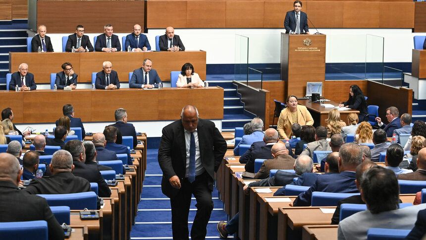 Бойко Борисов напуска пленарната зала