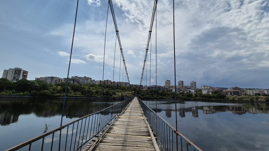 По стария въжен мост над Арда.