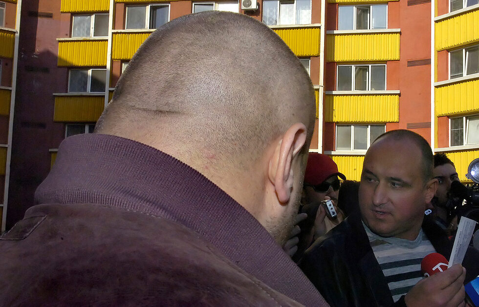 <strong>2008 г.: </strong>в началото на октомври бившите барети Пламен Галев и Ангел Христов бяха обявени за издирване от властите, след което демонстративно се явиха в Националното следствие за разпит.<br /><br />Двамата са обявени за международно издирване от 2012 г., след като изчезнаха от страната при произнасянето на окончателната им присъда за организиране и ръководене на престъпна група за рекет и изнудвания.