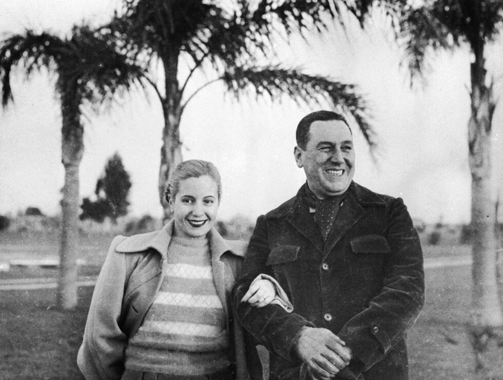 Хуан Перон и съпругата му през октомври 1950 година в Буенос Айрес, Аржентина.