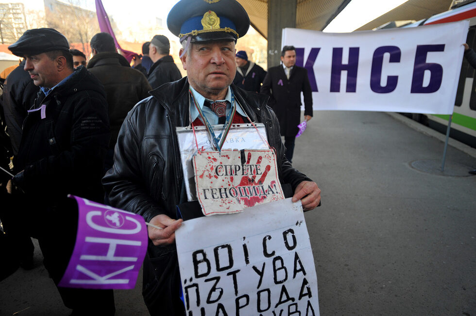 Освен за обосновани съкращения те настояват и за подобряване на условията на труд.