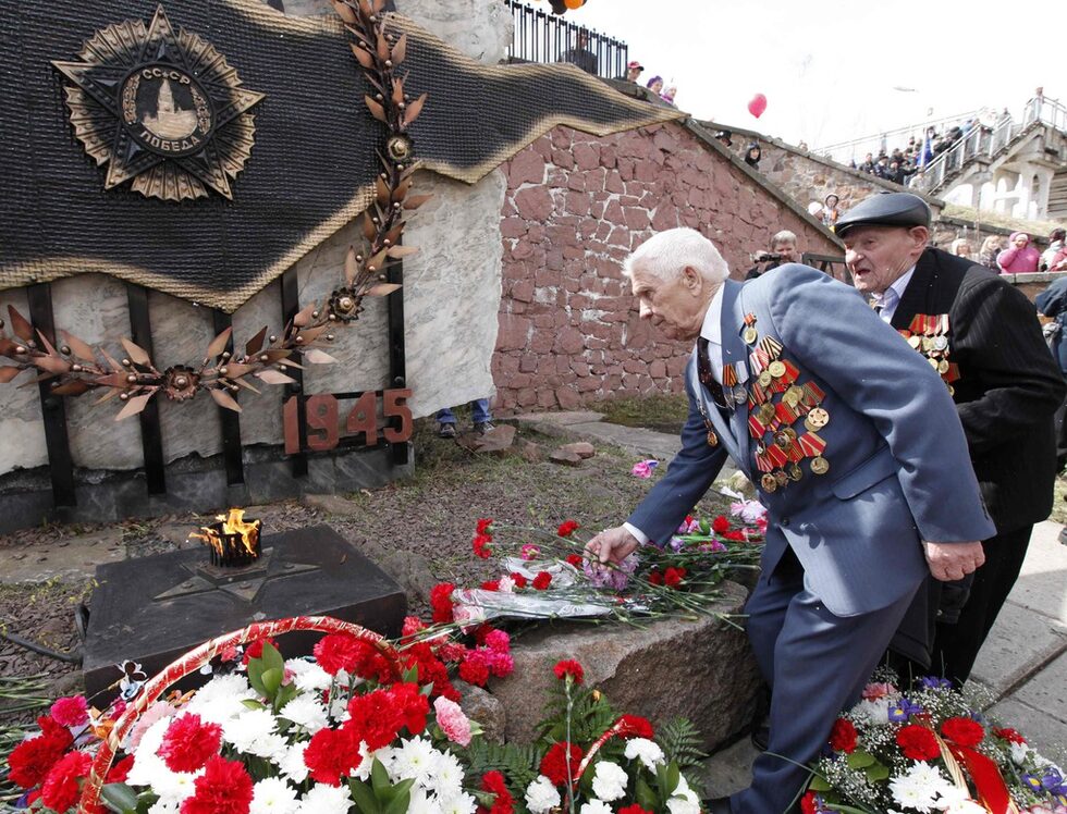Фотогалерия: Парад и тържества за Деня на победата