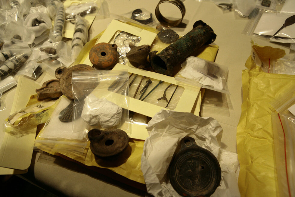 Екперт от Royal Ontario Museum е изследвал голяма част от предметите. Заключението му е, че са автентични и произхождат от земите на днешна България.