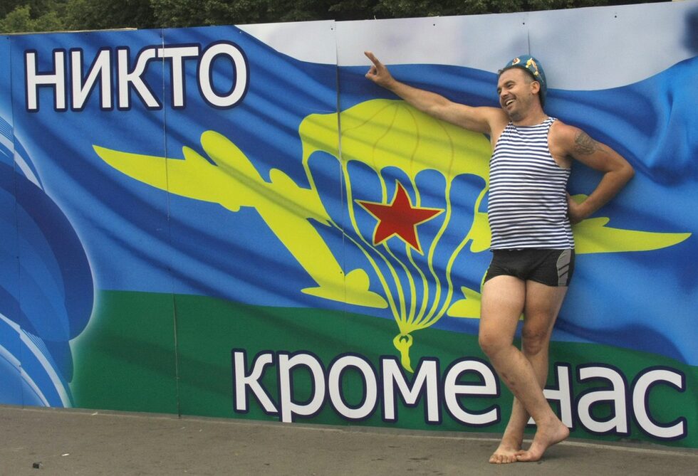 Девизът на ВДВ е "Никой друг освен нас". През 2011 г. те празнуват 80 години от създаването си.
