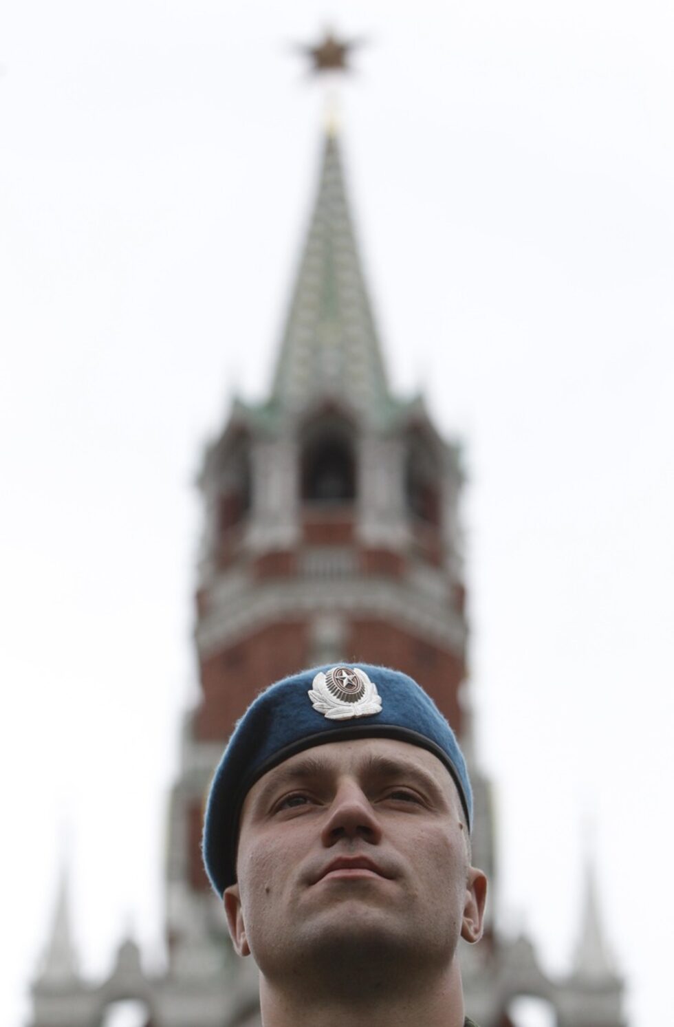 Цветарите са се скрили в един търговски център, а десантчиците са се опитали да го вземат на щурм.